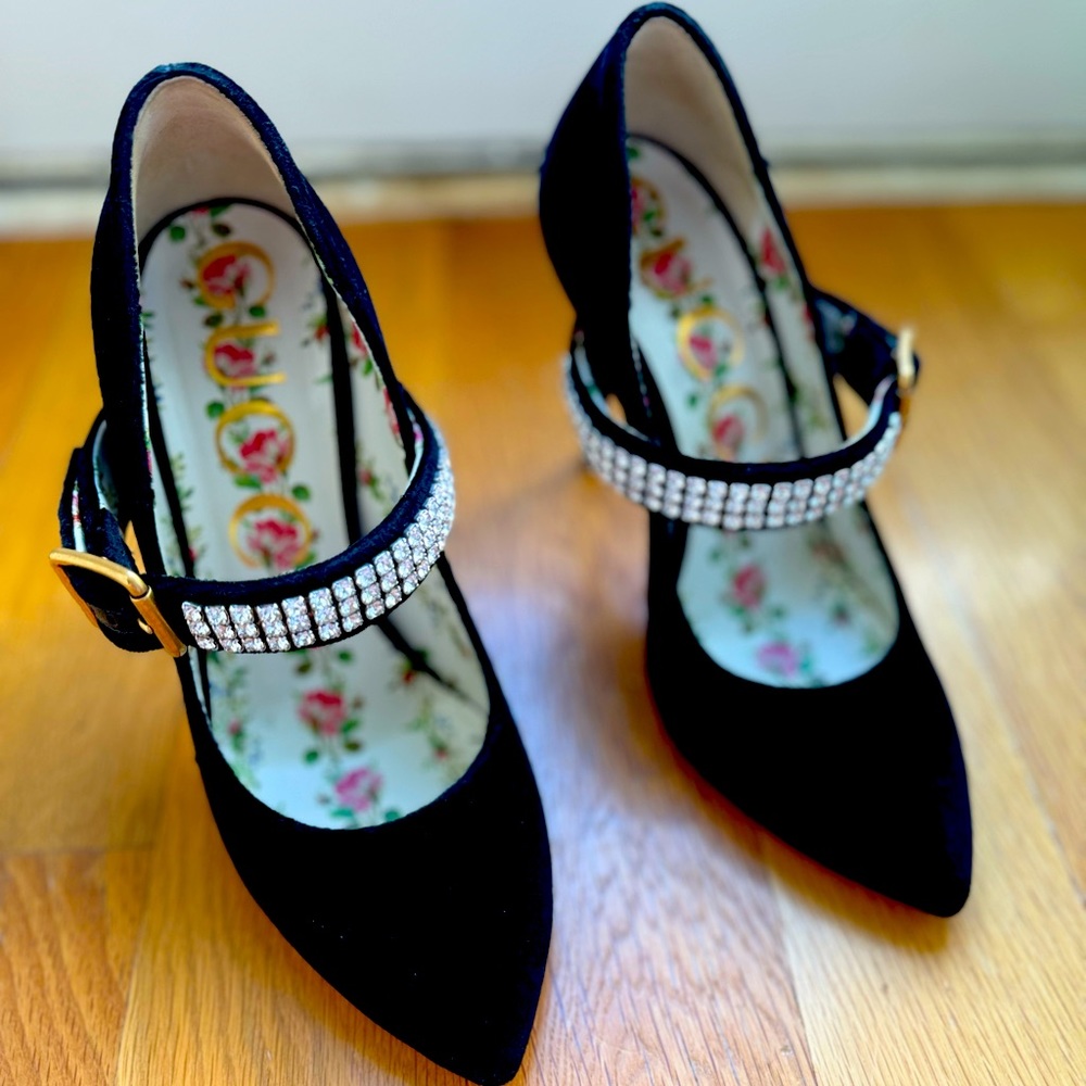 Gucci Embellished Velvet Pumps